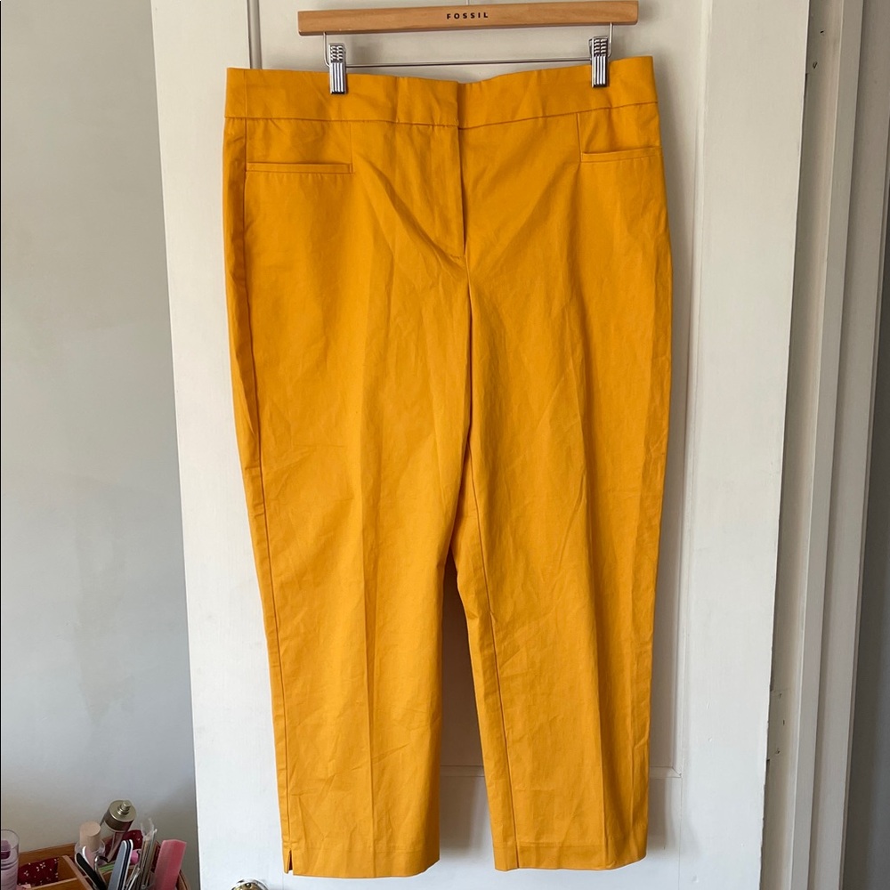 Ann Taylor Golden Yellow Capri,wide leg,high rise pants. Tailored. Size 12.NWOT
